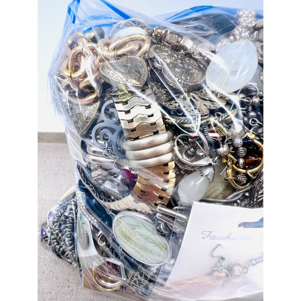 Vintage & Modern Gold & Silver Tone Mixed Metal Scrap/Wearable Jewelry Lot 6lbs - Picture 4 of 16